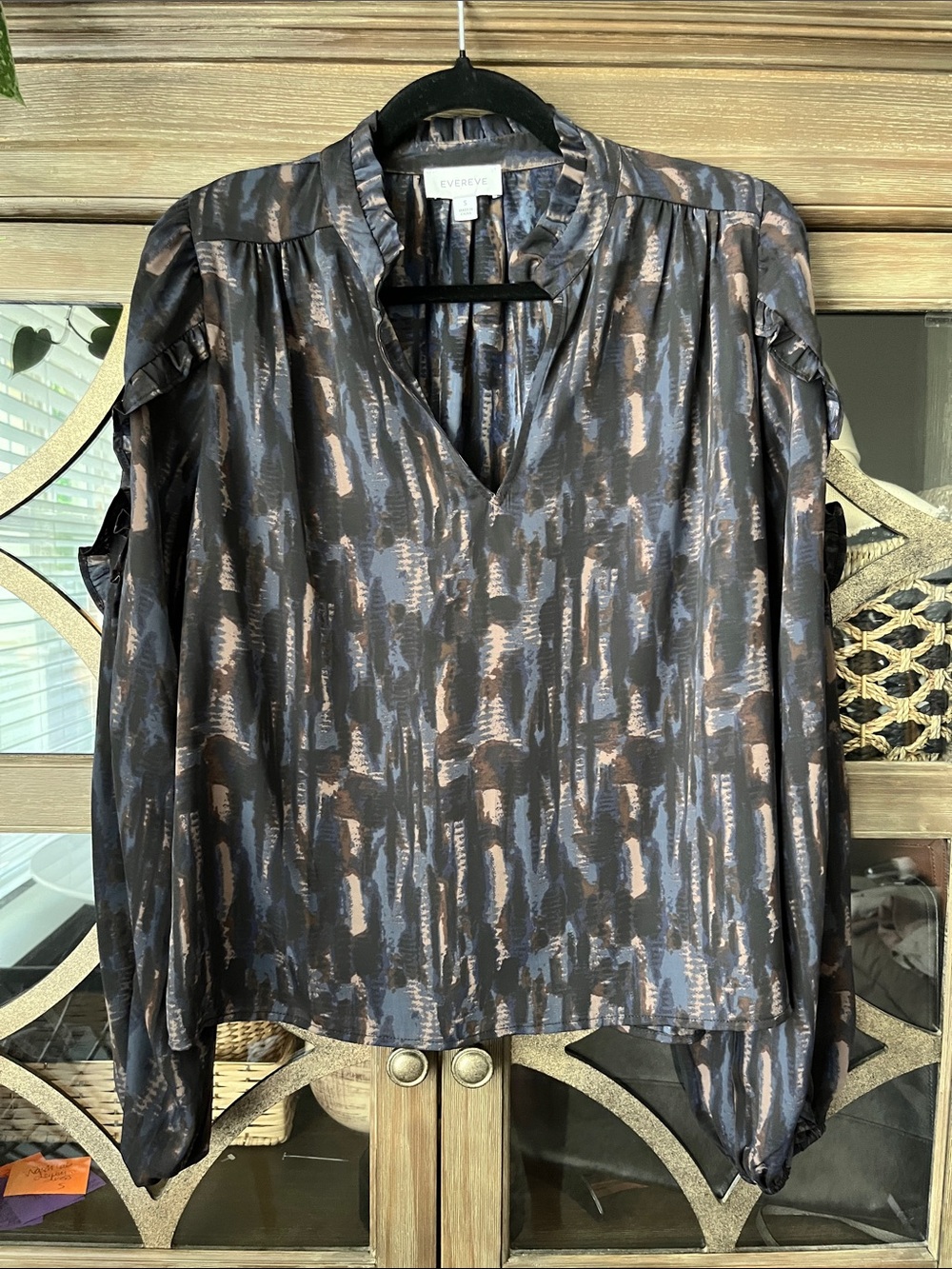 Evereve Black Abstract-Brushstroke V-Neck Blouse